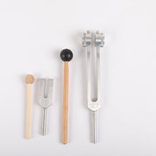 Load image into Gallery viewer, Metal Tuning Fork Heart OM 136.1Hz and 4096Hz Silver Color with bags and mallets