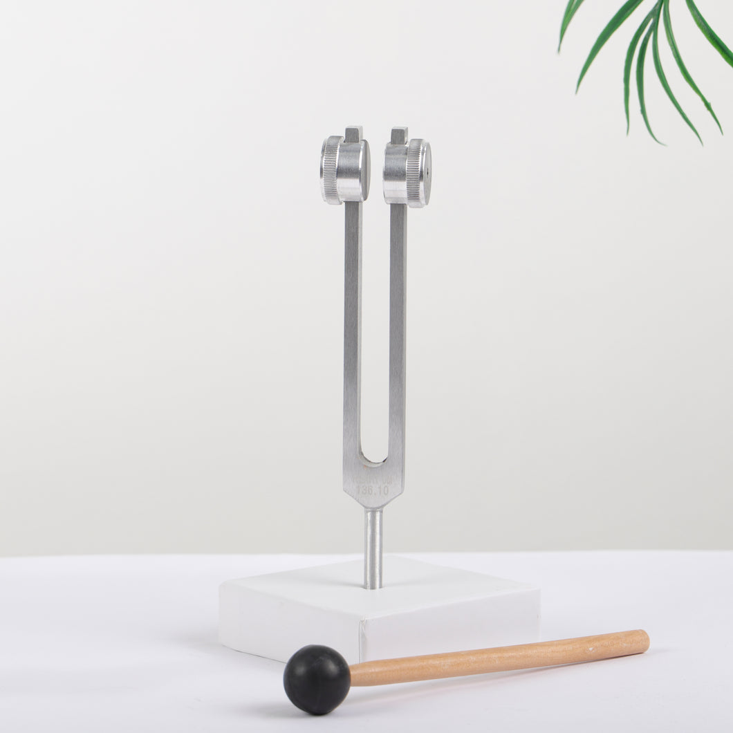 Metal Tuning Fork Heart OM Metal 136.1Hz Silver Color with bag and mallet